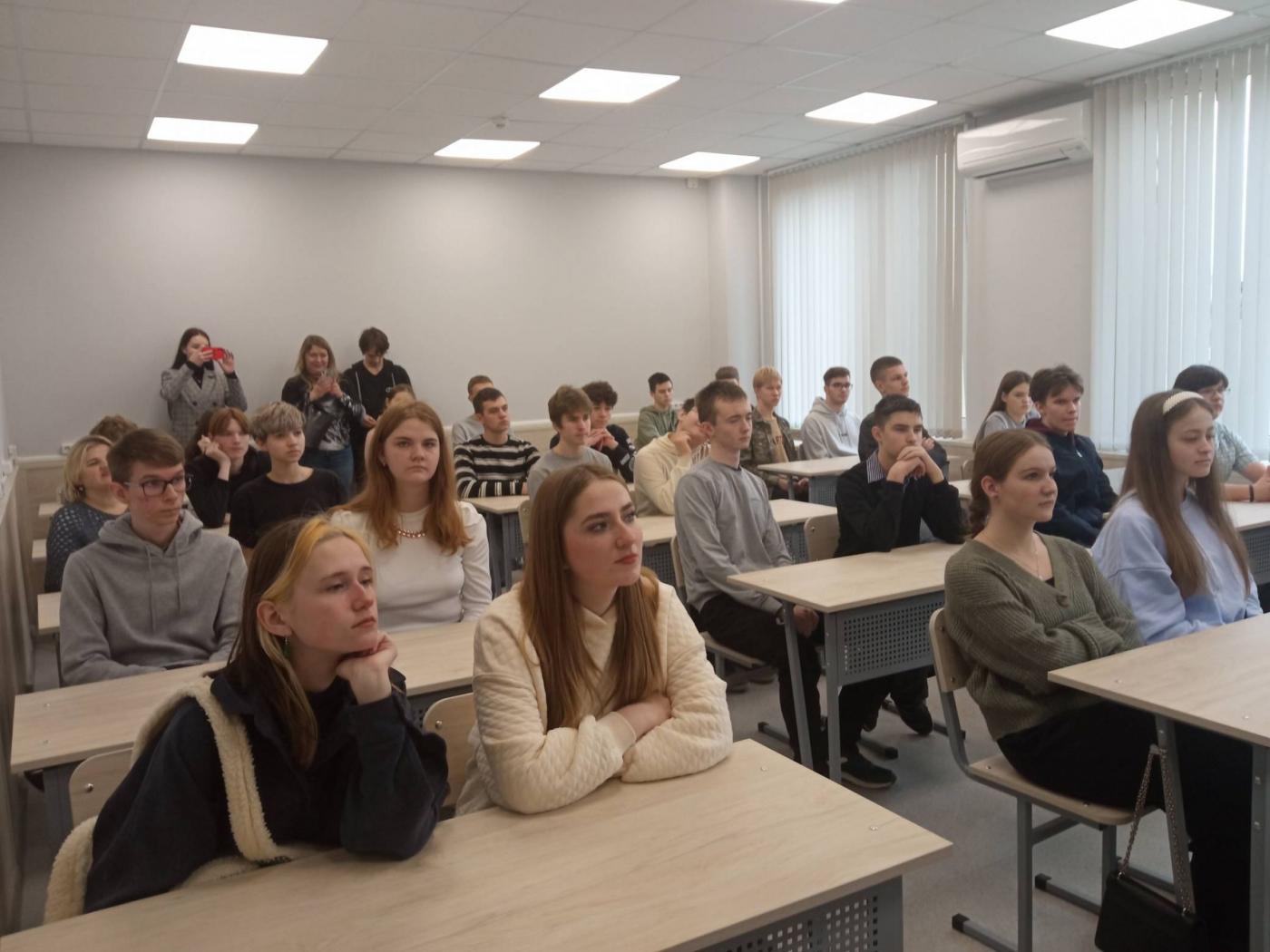Экскурсия по областям приборостроения участников проекта «Каникулы в БНТУ»